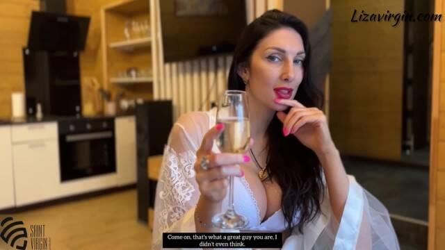 Красивой русской мачехе приходится скакать на члене пасынка пока муж не уделяет внимания